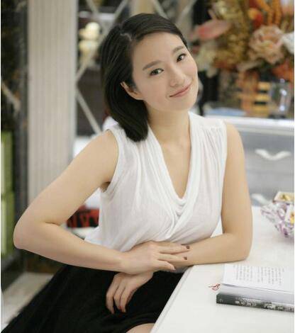 張瑞竹老公是誰(shuí) 不穿內(nèi)衣凸點(diǎn)照惹洪金寶尖叫