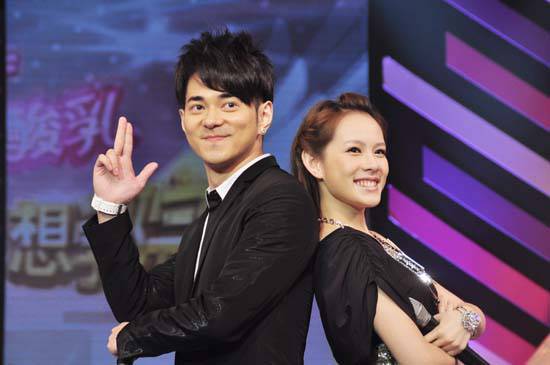 主持人李晨老婆趙瓊背景資料 李晨連發(fā)三條微博報母子平安