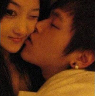 揭張馨予的乳有多大 瘋狂床照曝光裸胸誘惑無下限