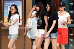 閆妮前夫個人資料遭扒 18歲女兒元元近照曝光