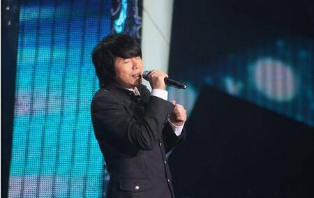 盧庚戌嬌妻張辛怡性感寫真 隱婚四年玩車震當(dāng)眾激吻