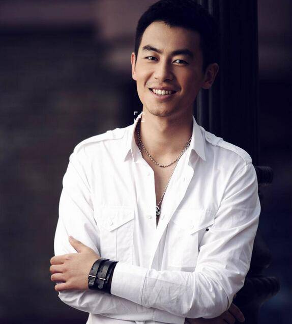 趙小亮扮演者朱亞文個人資料 曝朱亞文沈佳妮結(jié)婚照