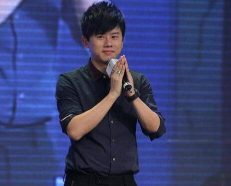 張杰鄧紫棋曖昧激怒謝娜 曝鄧紫棋張杰勾肩搭背照片