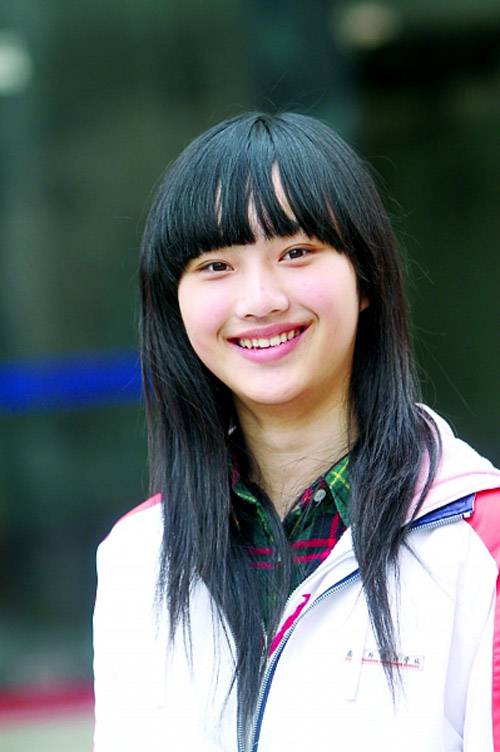 楊華夢經(jīng)歷與章澤天驚人相似 號稱二代奶茶妹妹