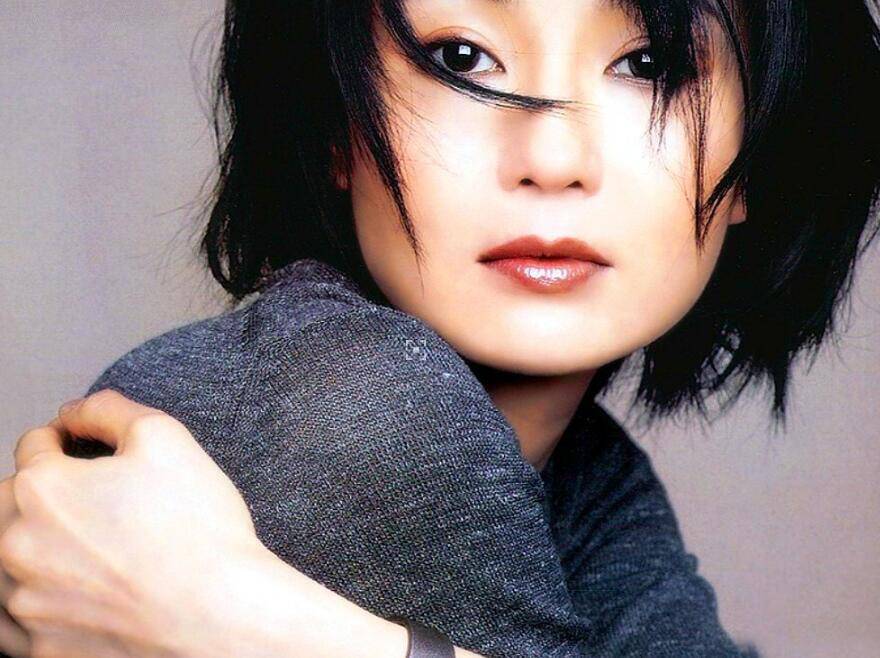 張曼玉個(gè)人資料 揭張曼玉30年煙癮暴瘦真正原因