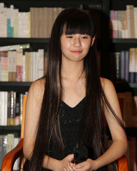 小彩旗老公是誰 楊麗萍外甥女小彩旗成名之路大揭秘