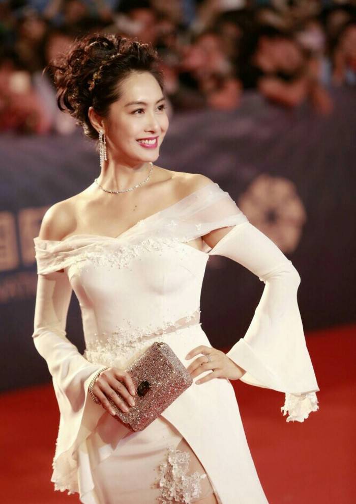 朱茵的3極電影片稱被騙了 朱茵告白黃貫中網(wǎng)友紛紛祝福