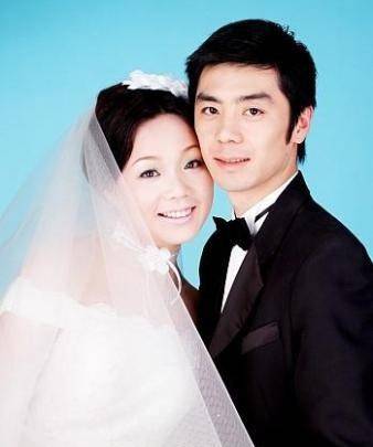 閆妮前夫遭曝光 閆妮微博發(fā)素顏照憔悴不堪粉絲心疼