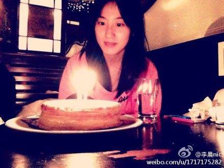 主持人李晨老婆趙瓊背景資料 李晨連發(fā)三條微博報母子平安