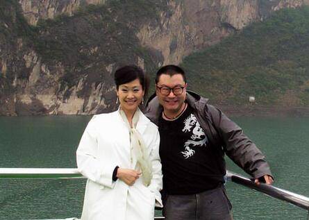 尹相杰結(jié)婚了嗎 稱 一首《纖夫的愛》毀了我的青春