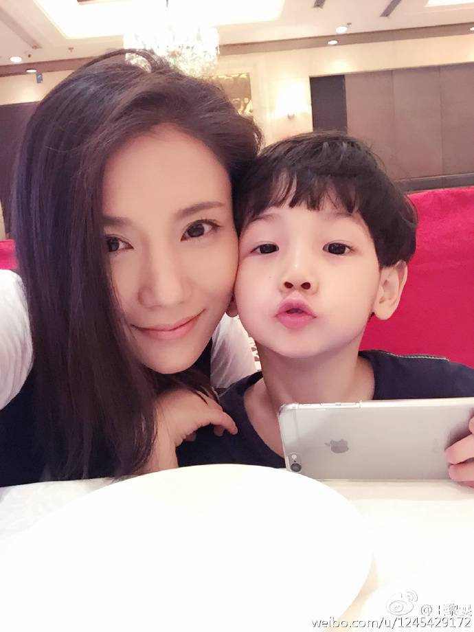 楊爍現(xiàn)實(shí)中的老婆王黎雯資料簡(jiǎn)介 曝楊爍的老婆王黎雯照片