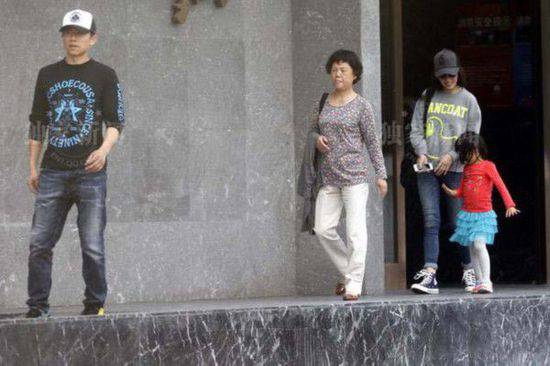 袁泉老公夏雨個人資料 袁泉夏雨女兒夏哈哈正面照曝光