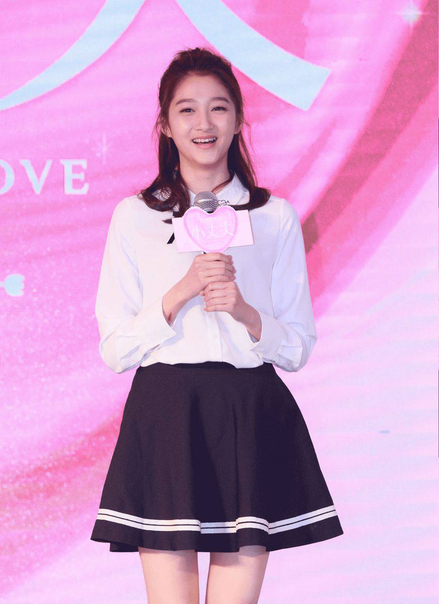 一仆二主楊樹苗扮演者關(guān)曉彤資料 揭關(guān)曉彤驚人家庭背景