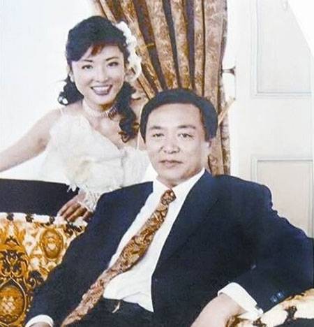 央視主持人周濤簡歷 主持人周濤老公路云照片