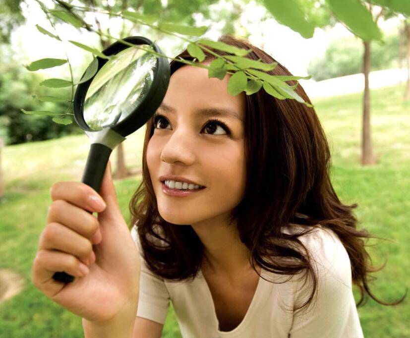 趙薇黃有龍婚紗照曝光 揭黃有龍個(gè)人資料家庭背景