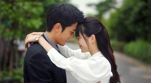 她也是中戲?；?卻怎么也紅不起來