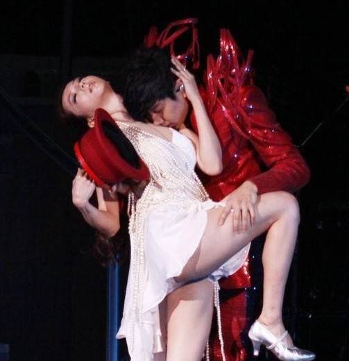 楊童舒臀部遭男粉絲強(qiáng)摸照片 楊童舒?zhèn)€人資料曝光