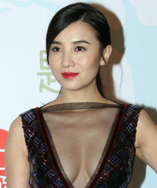 小花老師宋佳曾當小三 大尺度全裸劇照曝光