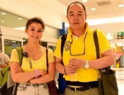 張鐵林個人資料 現(xiàn)任老婆是誰女兒張月亮生活照曝光