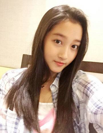 一仆二主楊樹苗扮演者關(guān)曉彤資料 揭關(guān)曉彤驚人家庭背景