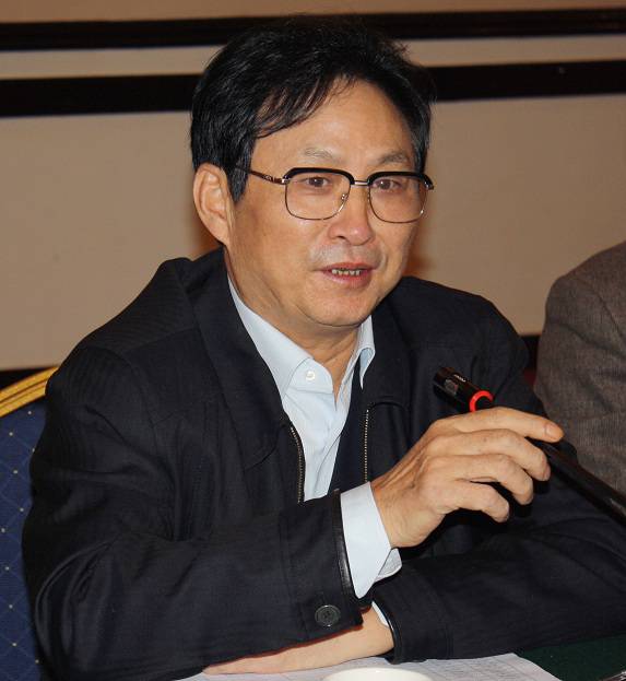 央視主持人李思思的丈夫是誰(shuí) 李思思挺孕肚回央視