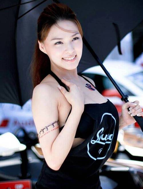 曝臺(tái)灣G奶卓毓彤早期照片 卓毓彤三圍多少