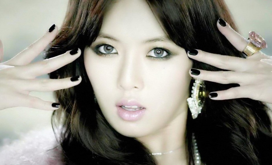 泫雅小短裙事件圖片全套 熱舞春光乍泄被批無下限