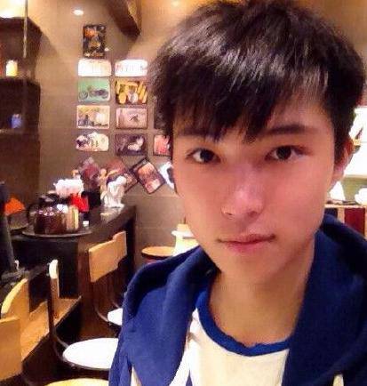 左溢身高對(duì)比圖 左溢一年級(jí)流利英文秒殺全場(chǎng)