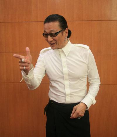 謝賢個(gè)人資料曝光 謝賢女友coco相差49歲上演經(jīng)典 忘年戀