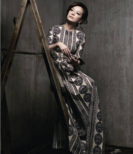 趙薇黃有龍婚紗照曝光 揭黃有龍個(gè)人資料家庭背景