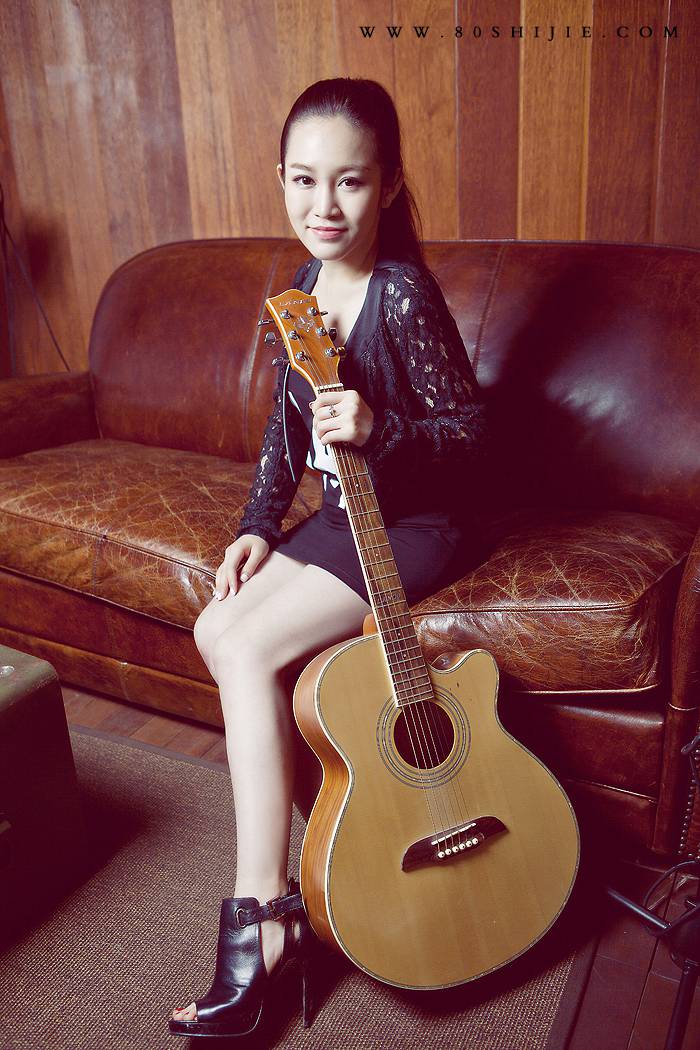 中國(guó)好聲音萱萱殘酷月光唱哭導(dǎo)師 遇音響故障淡定清唱贏得掌聲