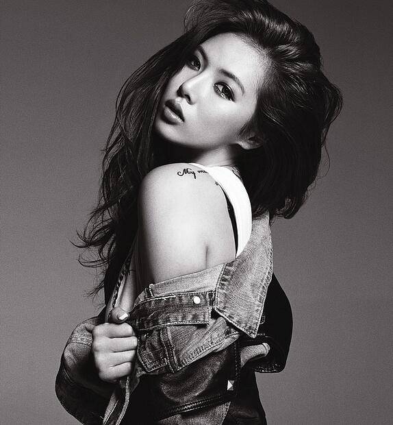 泫雅小短裙事件圖片全套 熱舞春光乍泄被批無下限