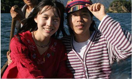 盧庚戌嬌妻張辛怡性感寫真 隱婚四年玩車震當(dāng)眾激吻