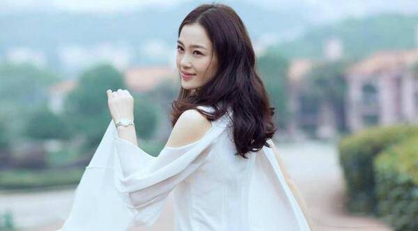 她也是中戲?；?卻怎么也紅不起來(lái)