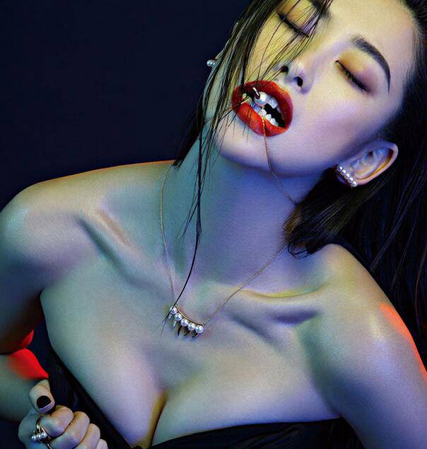 朱珠個(gè)人資料曝光 走紅毯露半球凸點(diǎn)惹非議