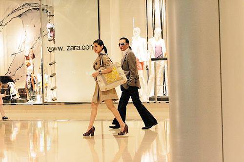 謝賢個(gè)人資料曝光 謝賢女友coco相差49歲上演經(jīng)典 忘年戀