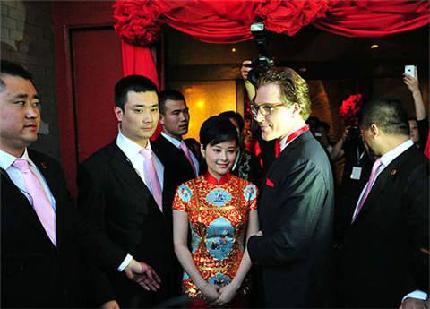 袁立與外國老公離婚內(nèi)幕 袁立牽手趙寶剛引熱議