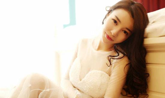 周文羽整容照對比 周文羽微博曬大量性感私房照