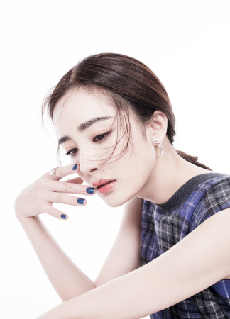 楊冪被潛規(guī)則全圖遭曝光 第一次被 潛 很難過