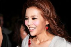 揭朱迅王志離婚真相 主持節(jié)目沒穿內(nèi)衣露凸點