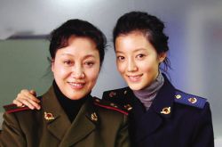 車曉微博曬三代軍裝照 曝車曉離婚原因