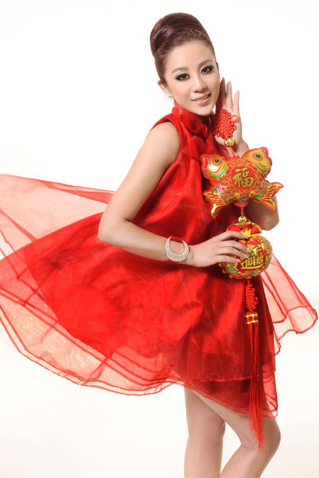 張冬玲整容前后照曝光 揭超女張冬玲個人資料