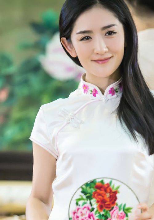 謝娜簡歷曝光 揭秘謝娜為什么下跪道歉