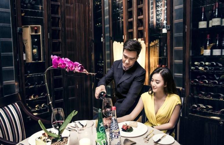 翟天臨女友李依伊已出局 翟天臨江鎧同微博示愛