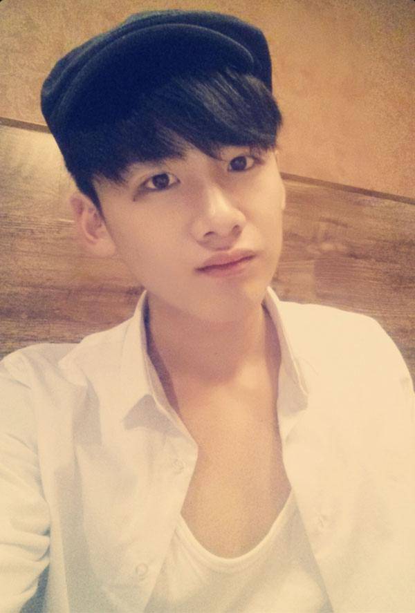 白敬亭自曝初吻經(jīng)歷 揭秘白敬亭個(gè)人資料