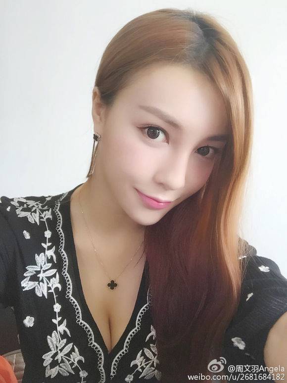 周文羽整容照對比 周文羽微博曬大量性感私房照