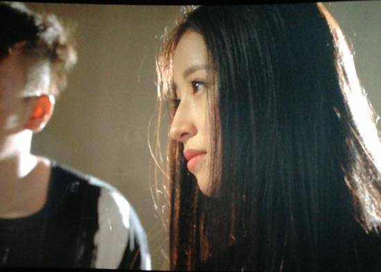 周雨彤個(gè)人資料 周雨彤重返二十歲演繹高冷學(xué)姐