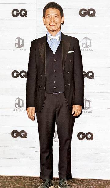 柯震東爸爸柯耀宗滿臉是血 因喝醉酒摔破嘴唇