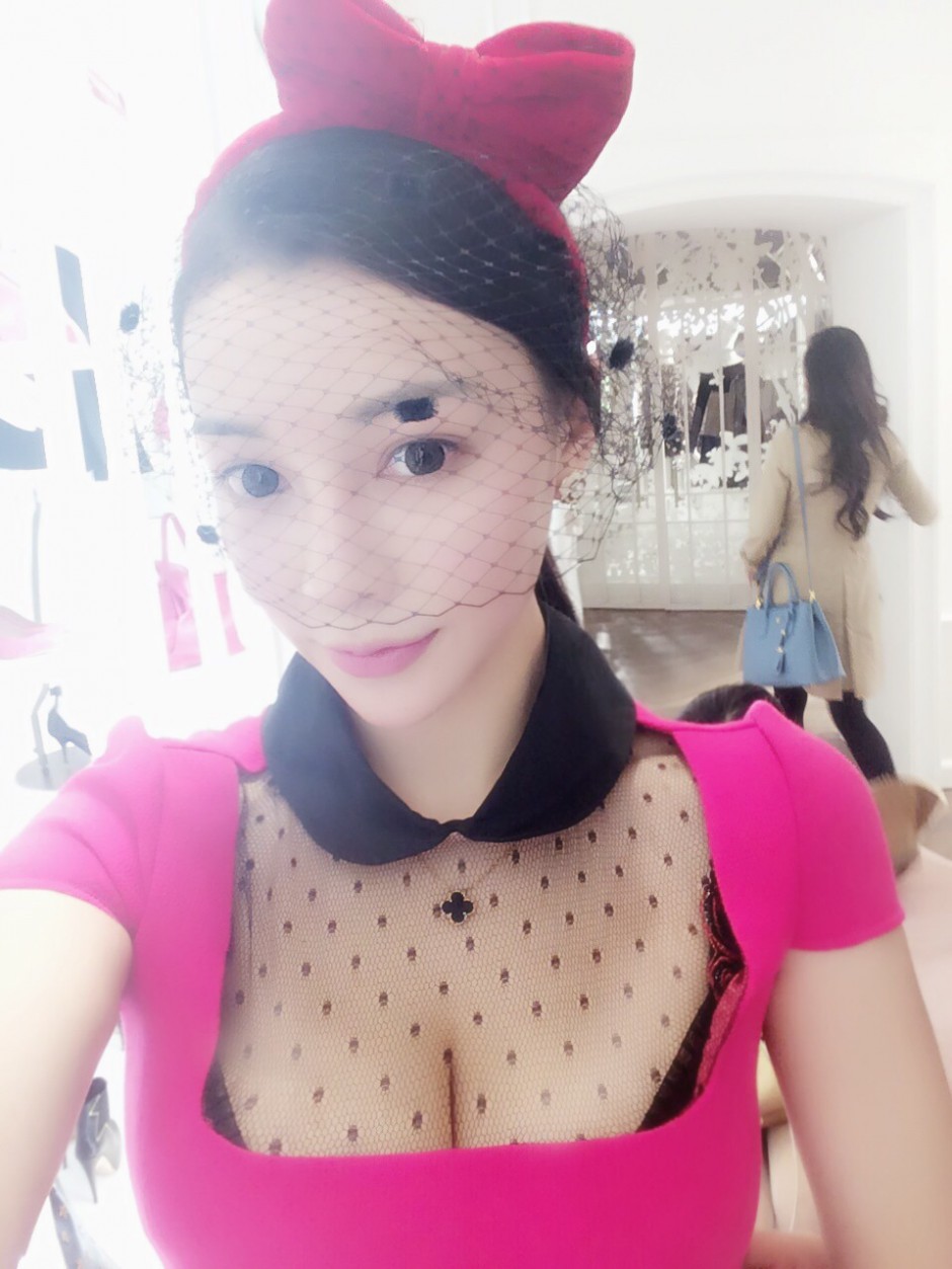 周文羽整容照對比 周文羽微博曬大量性感私房照