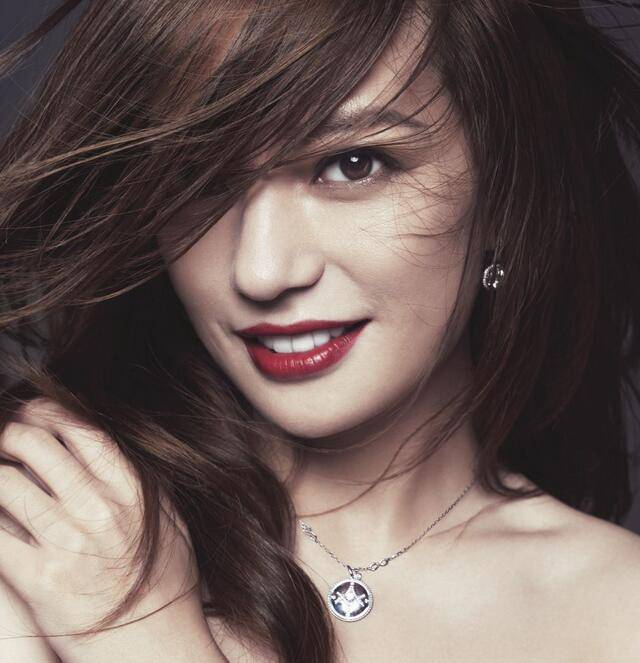 趙薇演過的電視劇有哪些 丈夫探班撞床戲超囧